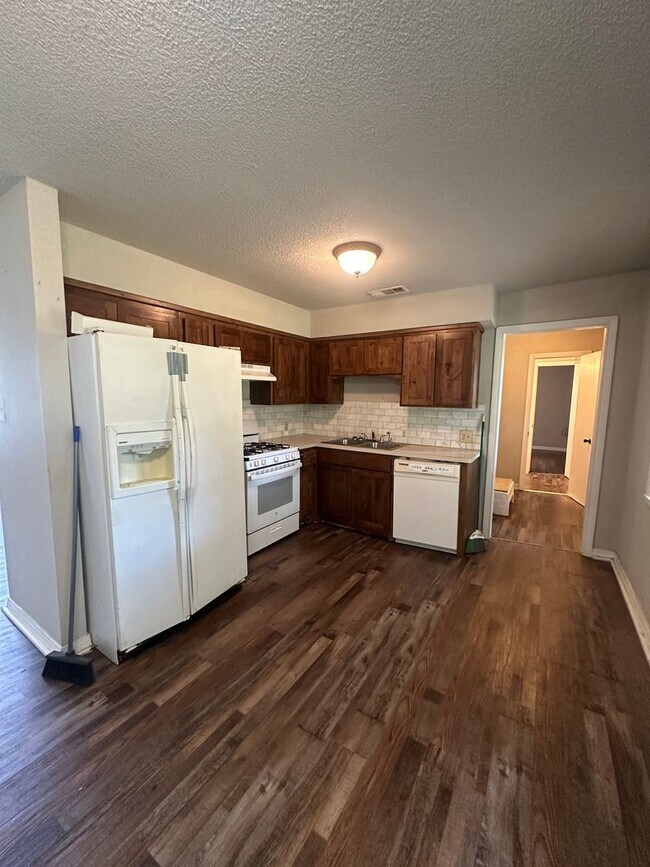 Foto del edificio - $1,100.00 MOVE-IN-SPECIAL