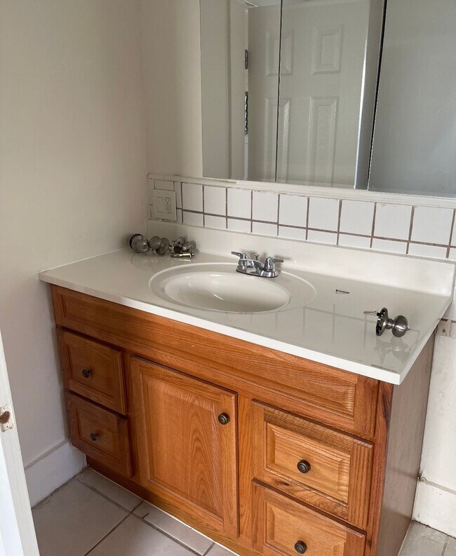 Foto del edificio - Nice and Cozy House For Rent in Bakersfield!
