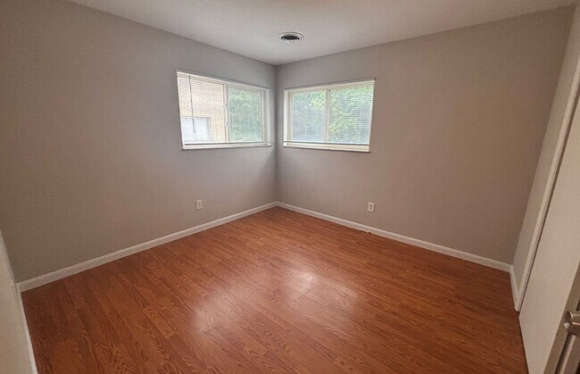 Foto del edificio - 545 Lowell Ave