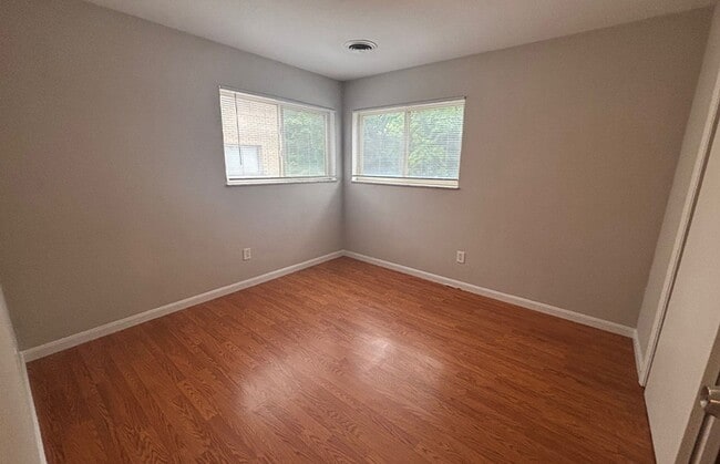 Building Photo - 545 Lowell Ave