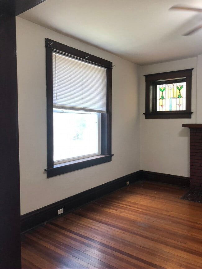 Living Room - 6620 Vermont Ave