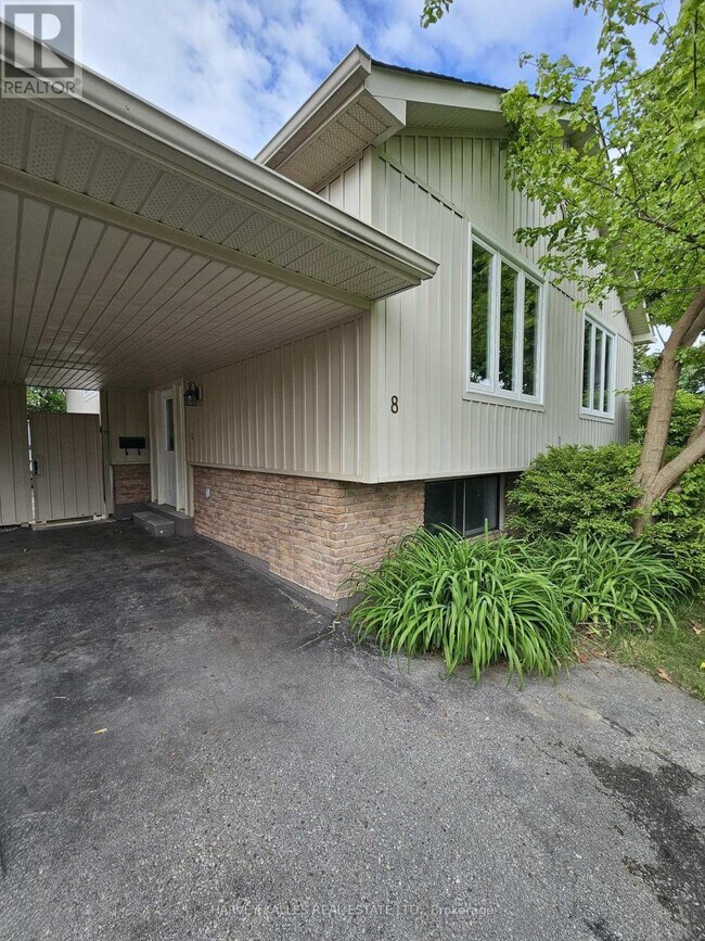 Building Photo - 8 Pilkington Crescent