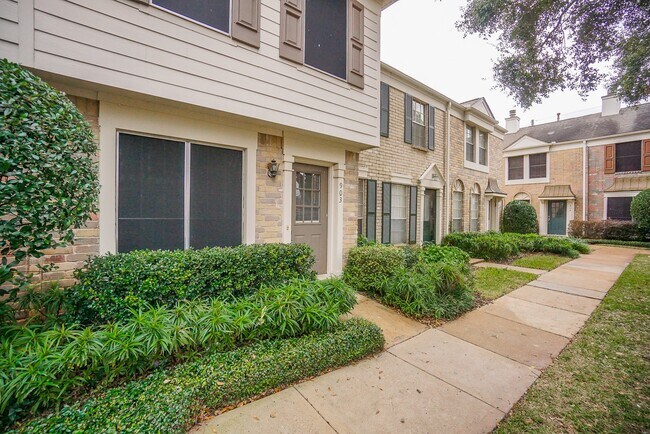 Foto del edificio - 2810 Grants Lake Blvd