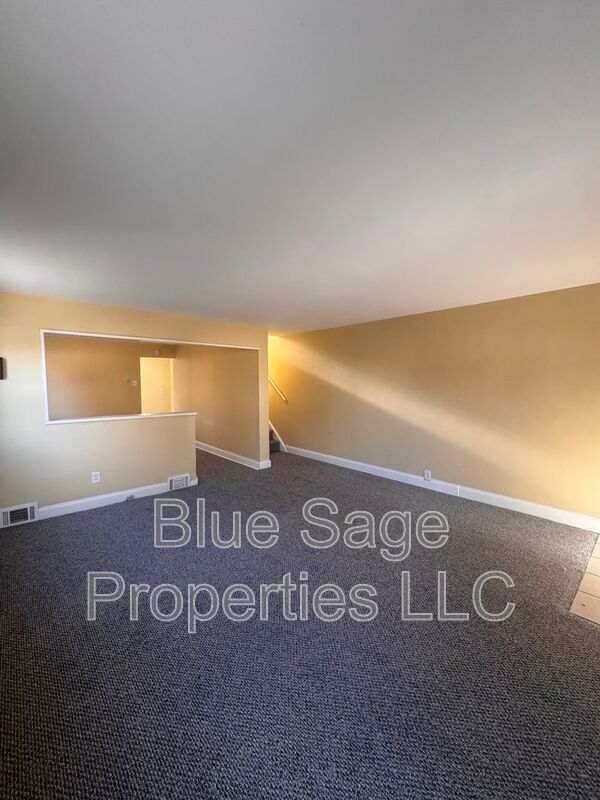 Building Photo - 1024 Broad St