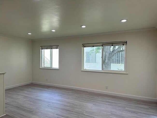 Foto del edificio - Beautiful updated 2 Bedroom 1 Bathroom Located in Sacramento