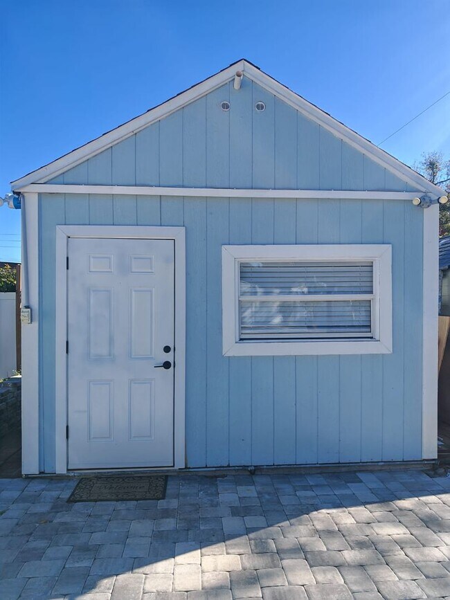 Building Photo - 4950-4913 13th Ave N