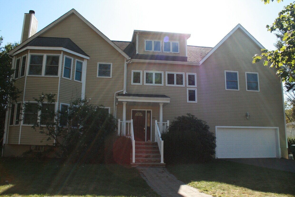 20 Selwyn Rd, Newton, MA 02461 House for Rent in Newton, MA