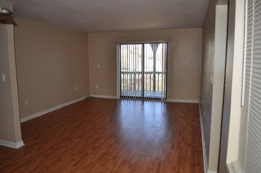 Building Photo - 824 Teasel Dr