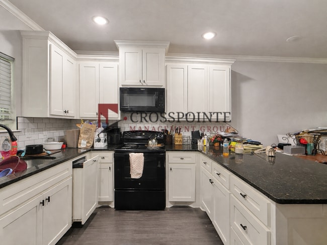 Building Photo - Coming Soon! 2 Bedroom 1.5 Bathroom Duplex!