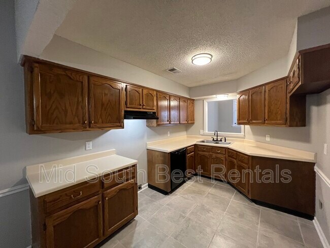 Foto del edificio - 4406 Forest Valley Cove