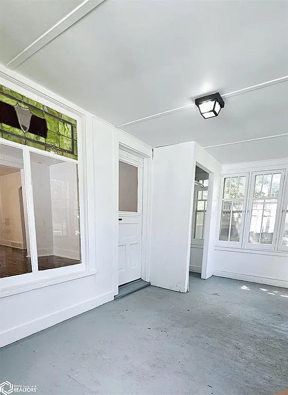 Building Photo - 107 E Vest St