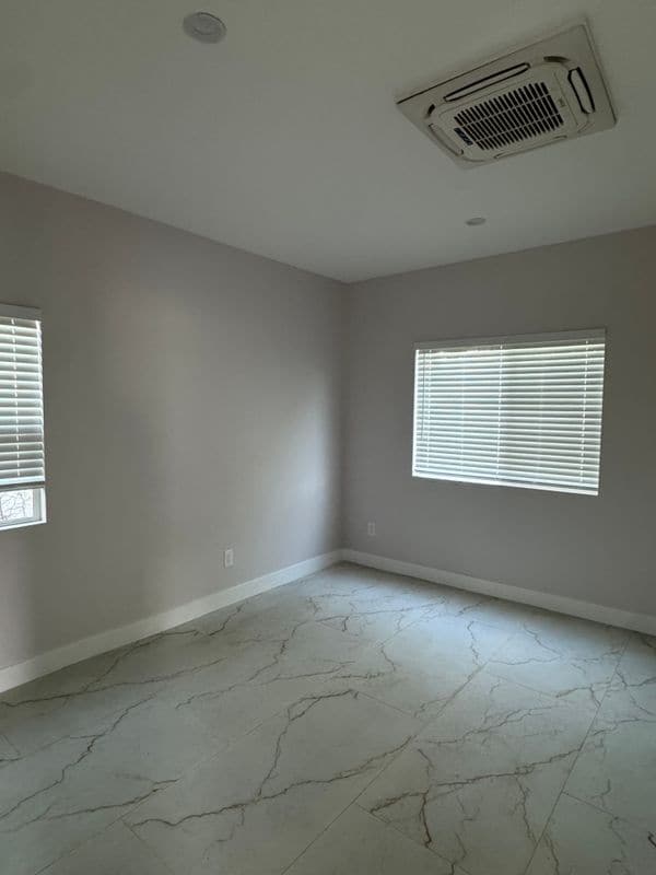 Foto del edificio - 3323 W 133rd St