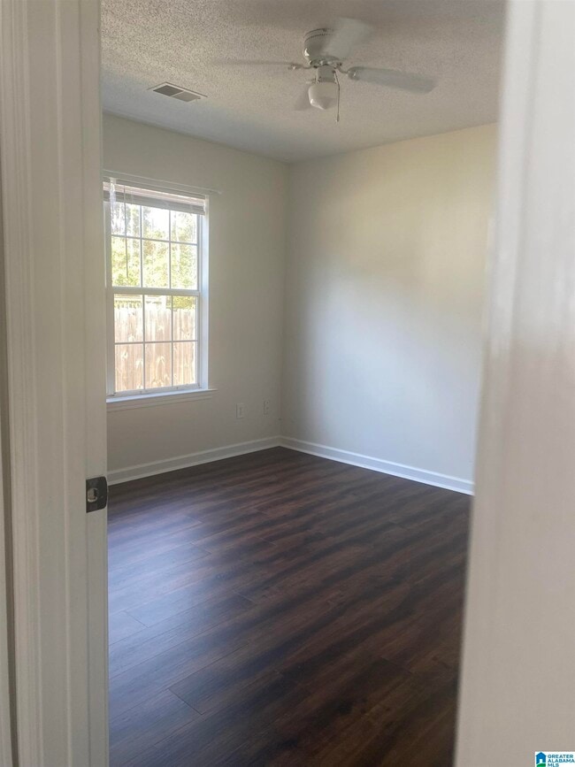 Foto del edificio - 432 Laurel Woods Trce