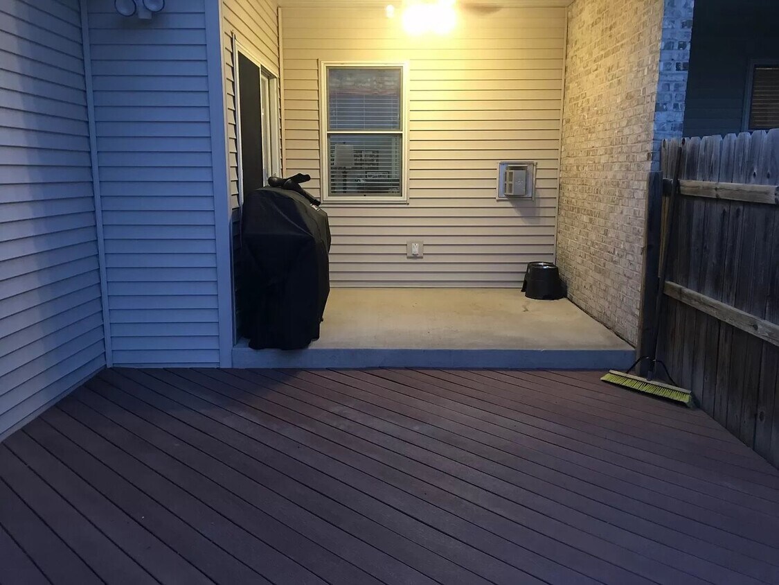Foto principal - Beautiful 5 Bedroom 3 Bath home Sherman Il...
