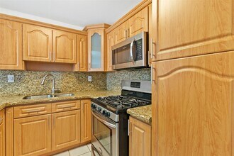 Building Photo - 1300 W 47th Pl