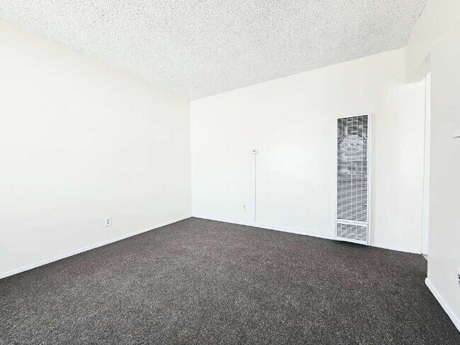 Building Photo - 231 1/2 East 89th Street