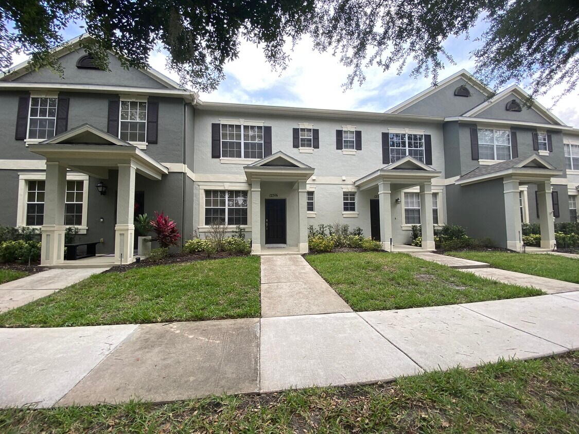 12516 Langstaff Dr, Windermere, FL 34786 Townhome Rentals in