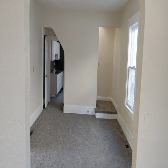 Building Photo - 1114 E 77th St