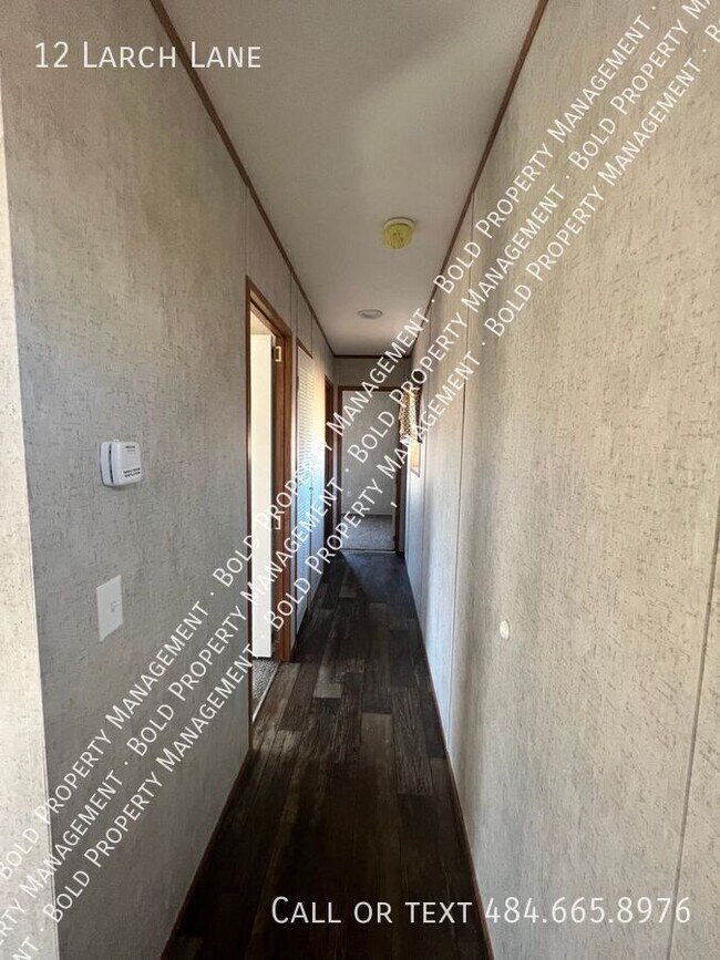 Foto del edificio - 12 Larch Ln