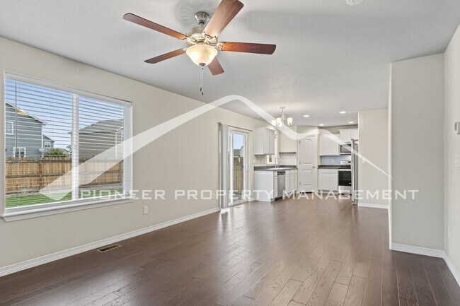 Foto del edificio - 3-Bedroom, 2.5 Bath Home in Desirable Lorson Ranch with 2 car garage, fenced yard and Air Conditi...