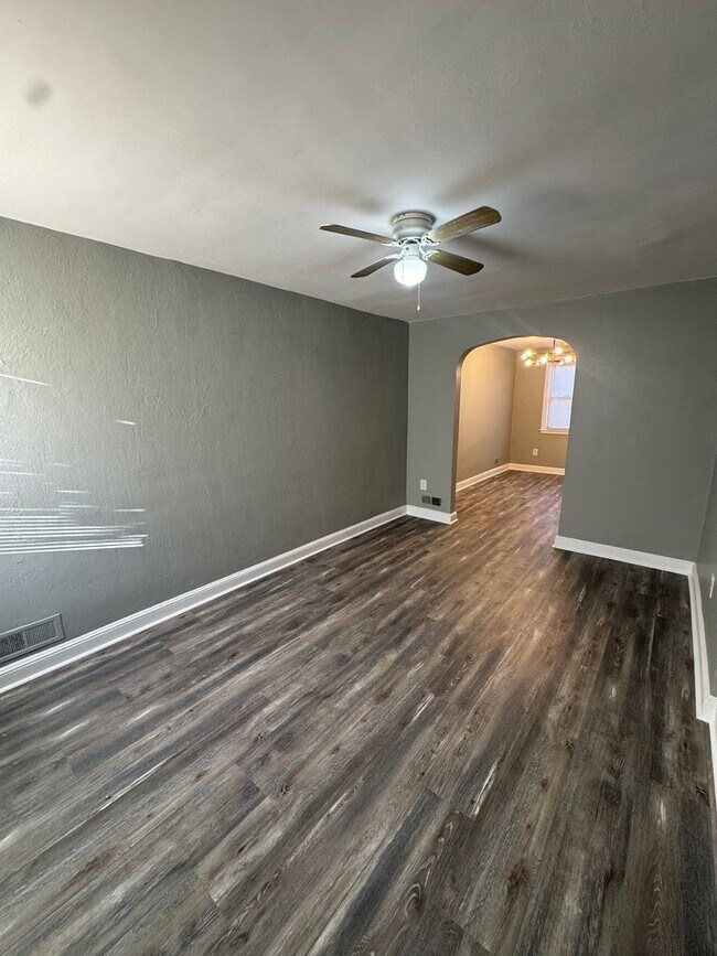 Foto del edificio - 2-Bedroom Townhome with Spacious Backyard – Available Now