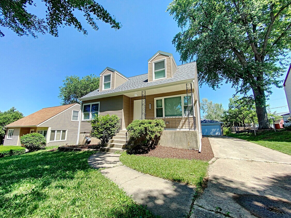 Primary Photo - 112 2nd St