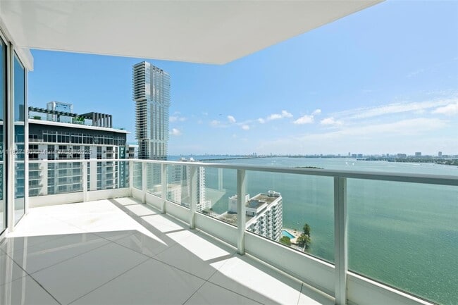 Building Photo - 2020 N Bayshore Dr