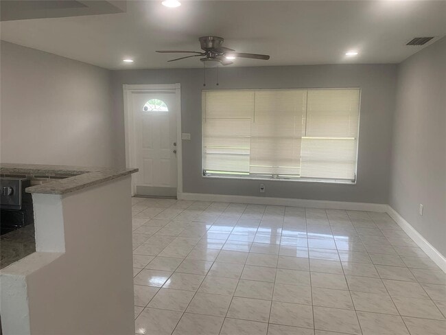 Foto del edificio - 2761 NW 69th Ave