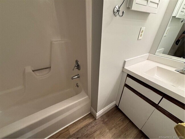 Foto del edificio - 104 Burgundy Hill Ln