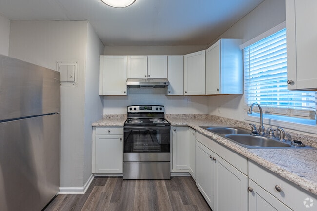 2BR , 1,5BA - 965SF Ángulo de cocina 2 - Ivey Ridge Townhomes