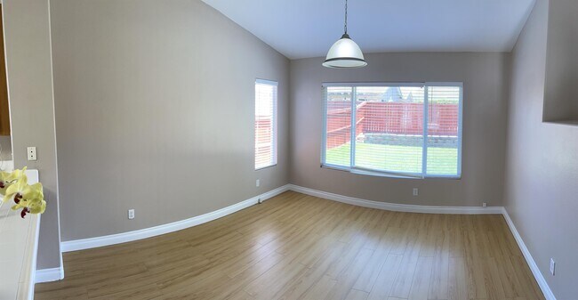 Building Photo - 36056 Dresden Ct
