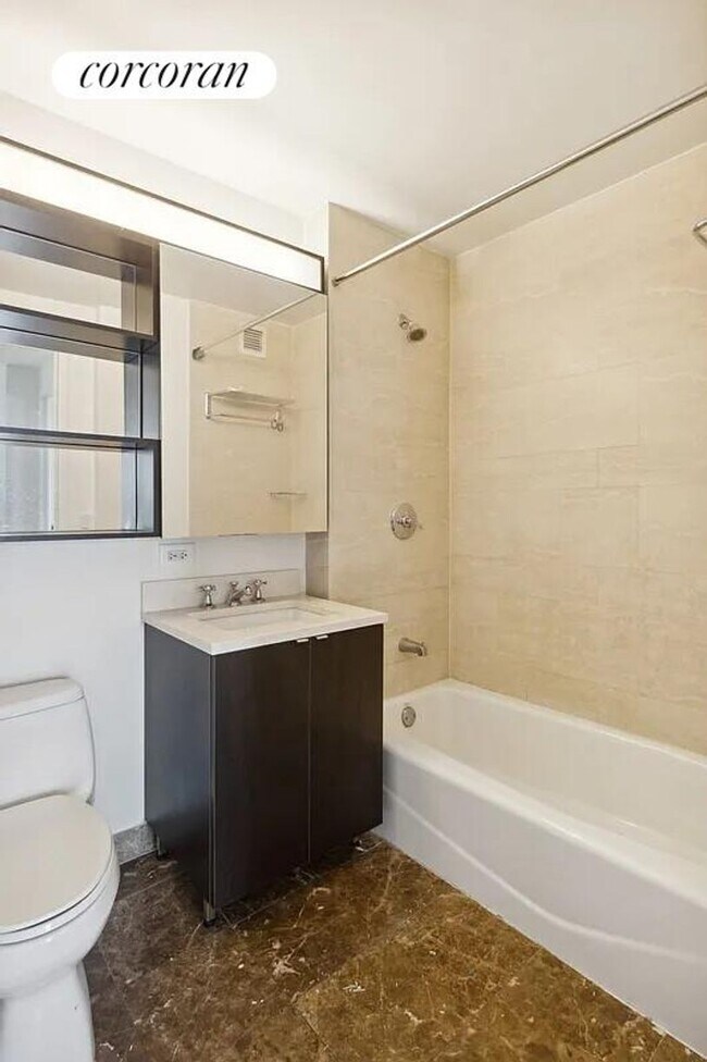 Foto del edificio - 215 E 96th St