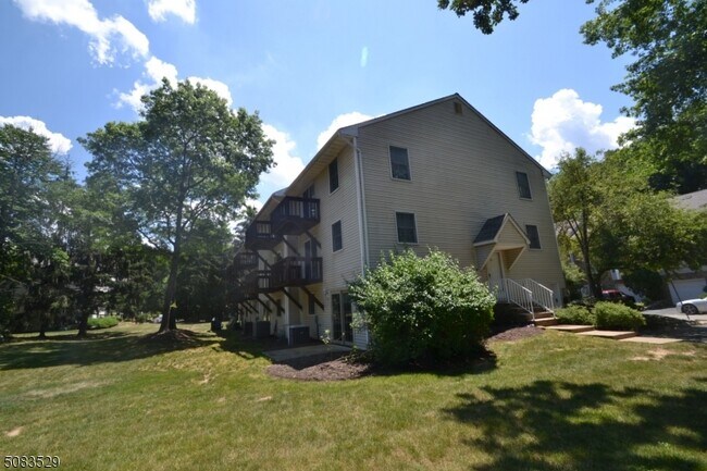 Foto del edificio - 24 Brookstone Cir
