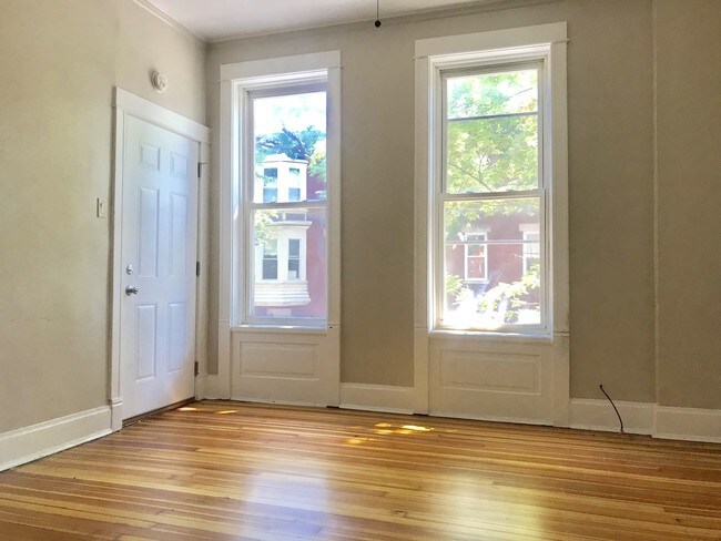 Building Photo - 1335 W Wrightwood Ave