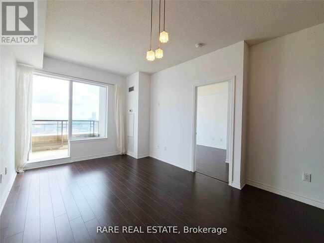 Building Photo - 385-3385 Prince of Wales Dr