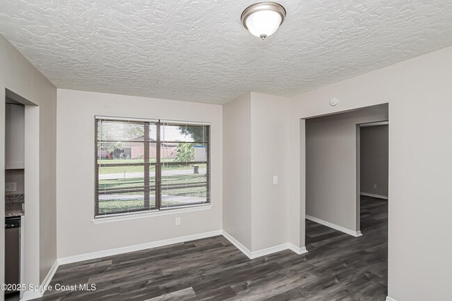 Foto del edificio - 1711 Barker St NE