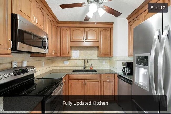 Building Photo - 1014 Larch Dr