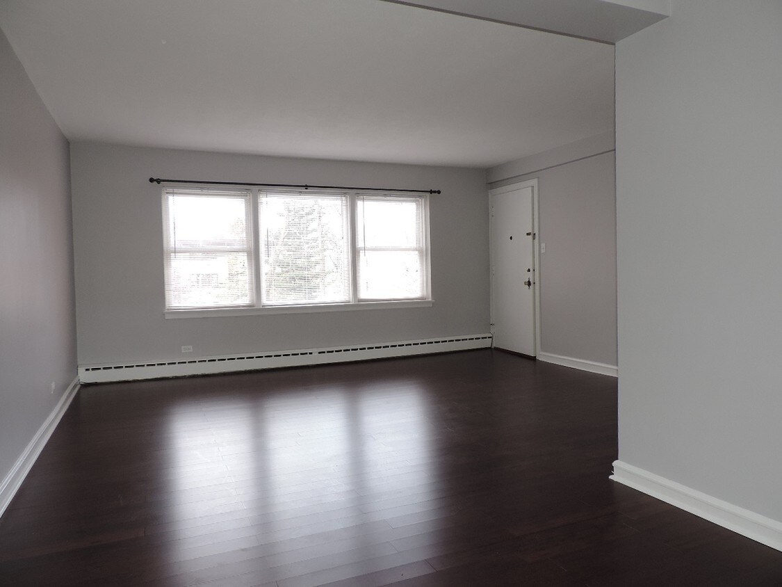 806 Oakton St, Evanston, IL 60202 Condo for Rent in Evanston, IL