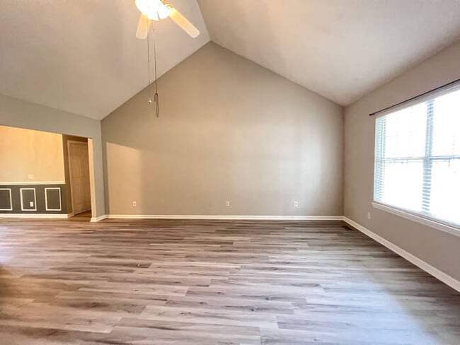 Building Photo - 10 Elcock Cir