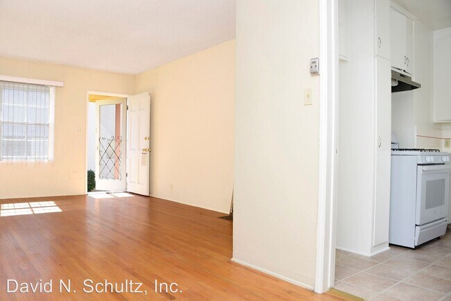 Building Photo - 1156 Huntington Dr