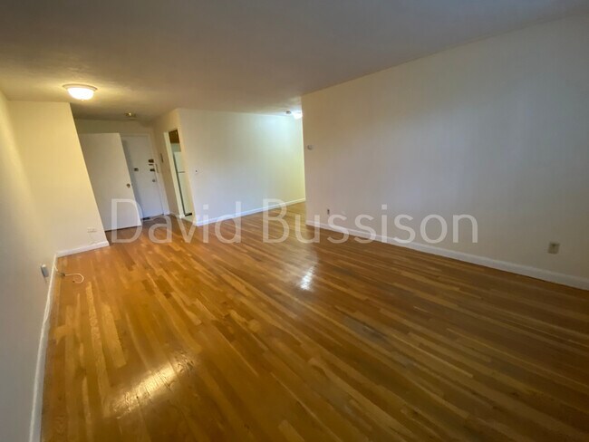 Foto del edificio - 112 Dustin St