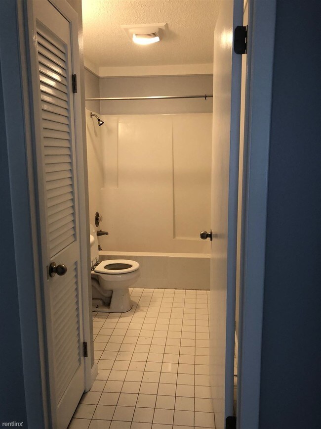 6746 Andy Trail, Jackson, MI 49201 Apartment for Rent in