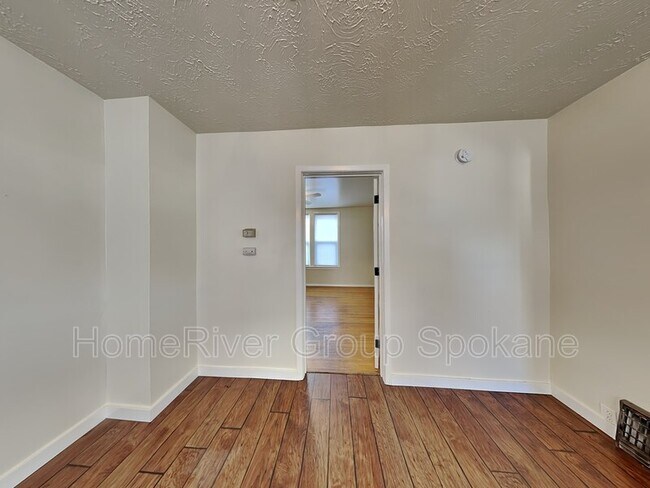 Building Photo - 914 E Indiana Ave