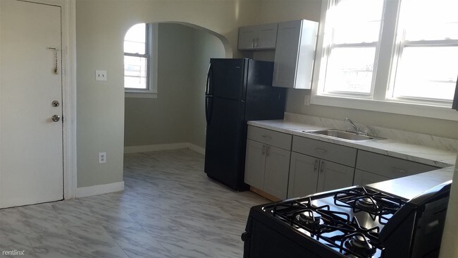 Foto del edificio - 3 br, 1 bath Apartment - 82 Seymour Ave