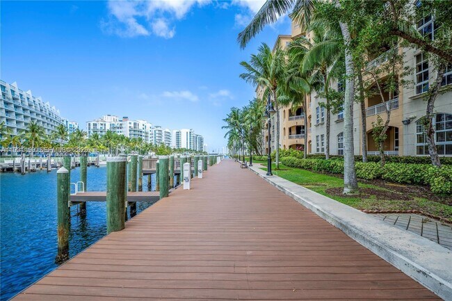 Foto del edificio - 3001 NE 185th St