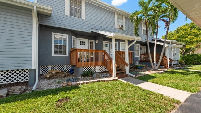 Building Photo - 6132 Lakefront Dr