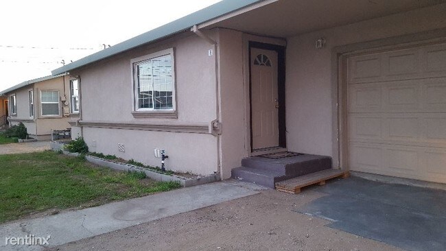 Building Photo - 5425 Live Oak Ave