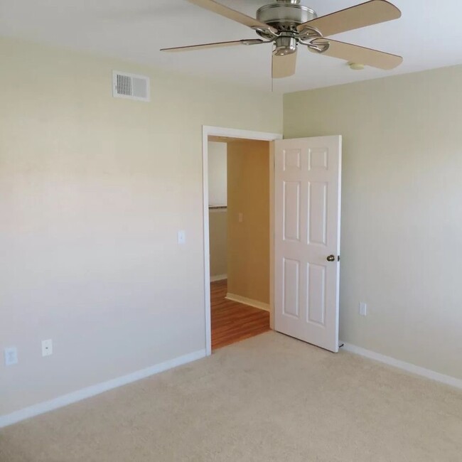 Building Photo - 2950 Viscaya Pl