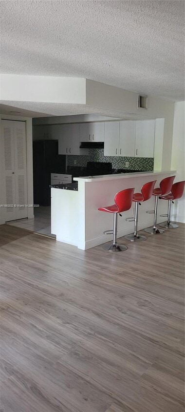 Foto principal - 18840 NW 57th Ave