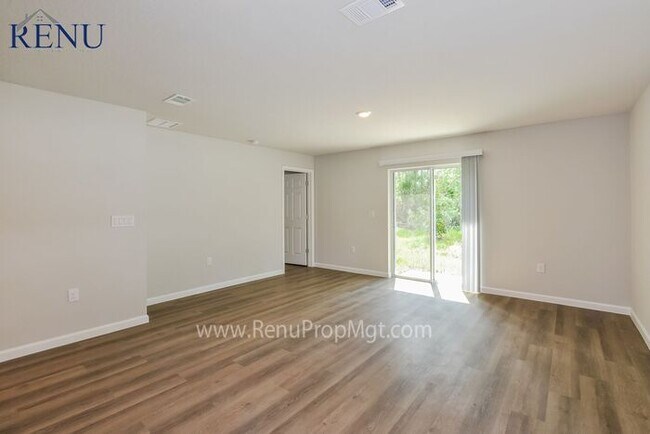 Foto del edificio - Available Now!